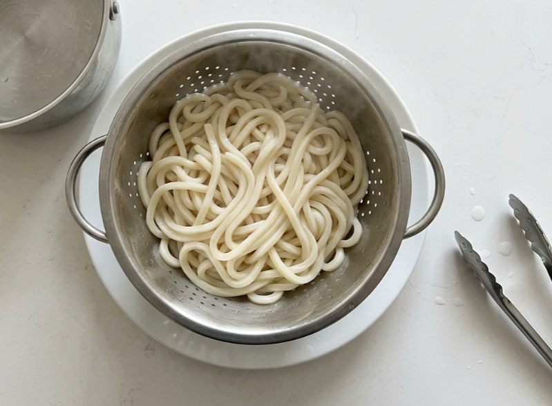 Fideos japoneses (Udon Noodle) con pollo al curry