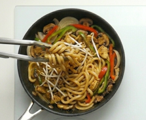 Fideos japoneses (Udon Noodle) con pollo al curry