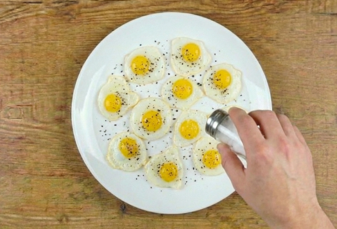 Tosta de huevos rotos o estrellados con jamón