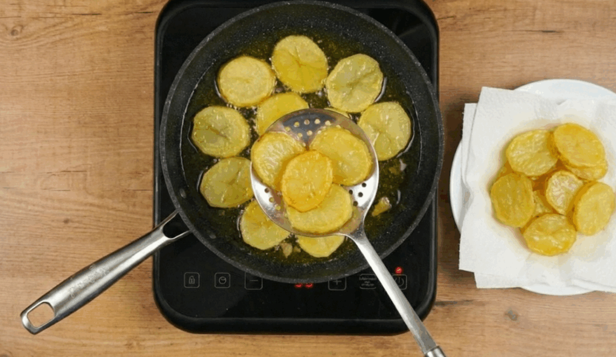 Tosta de huevos rotos o estrellados con jamón