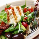 Ensalada templada de setas y queso de cabra