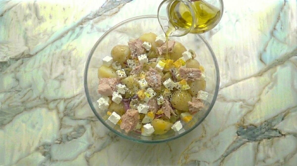 Ensalada de patatas, ventresca y queso de oveja