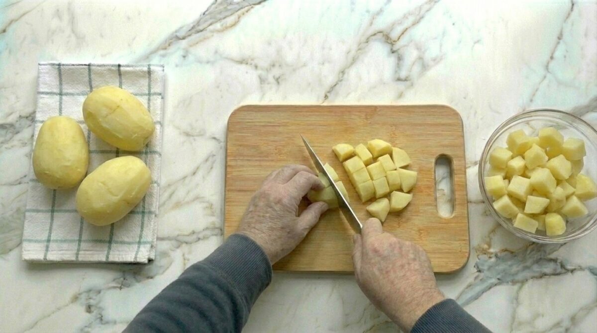 Ensalada de patatas, ventresca y queso de oveja