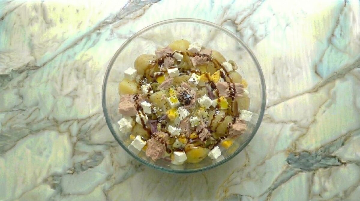 Ensalada de patatas, ventresca y queso de oveja