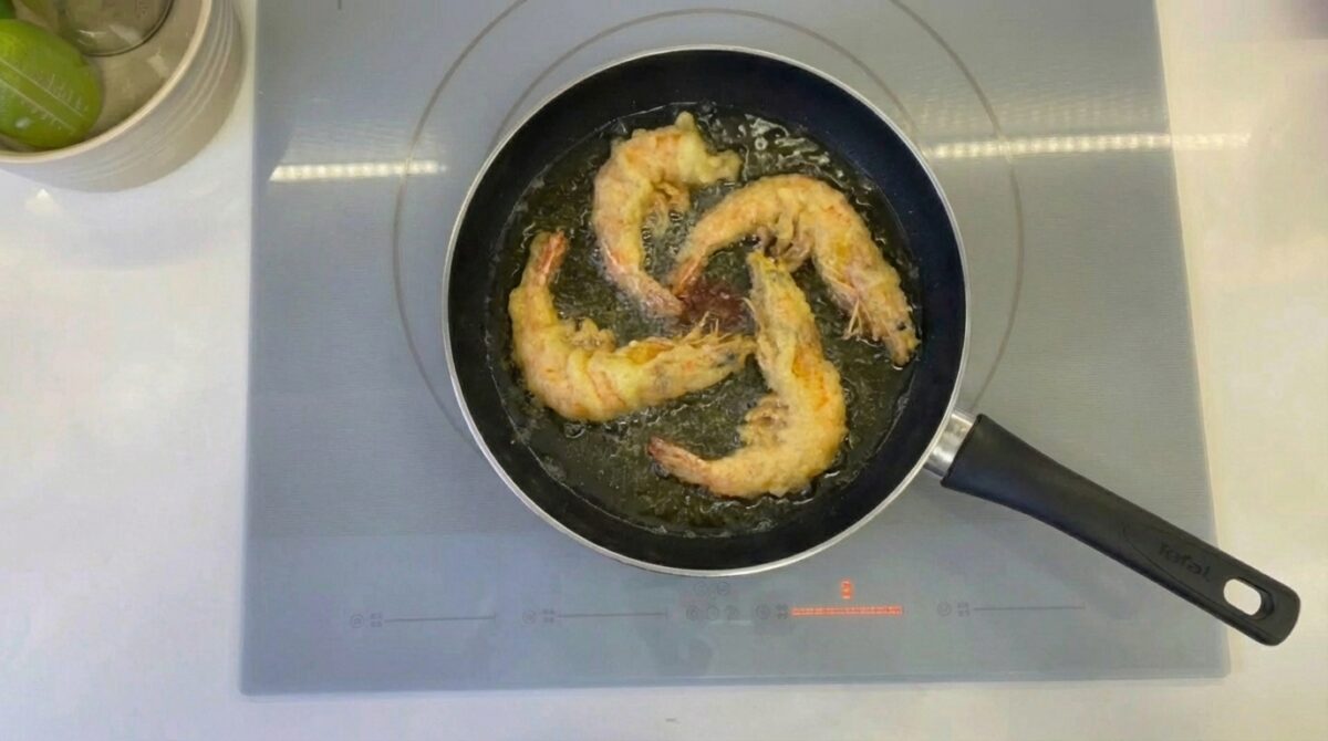 Ensalada templada de langostinos en tempura