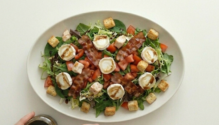 Ensalada templada de pollo y bacon