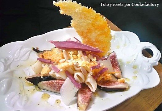 Ensalada de pasta con queso y piñones «Breva»