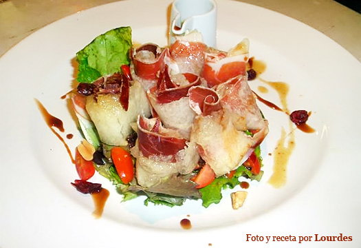 Ensalada de jamón ibérico y melón con vinagreta de frutos secos