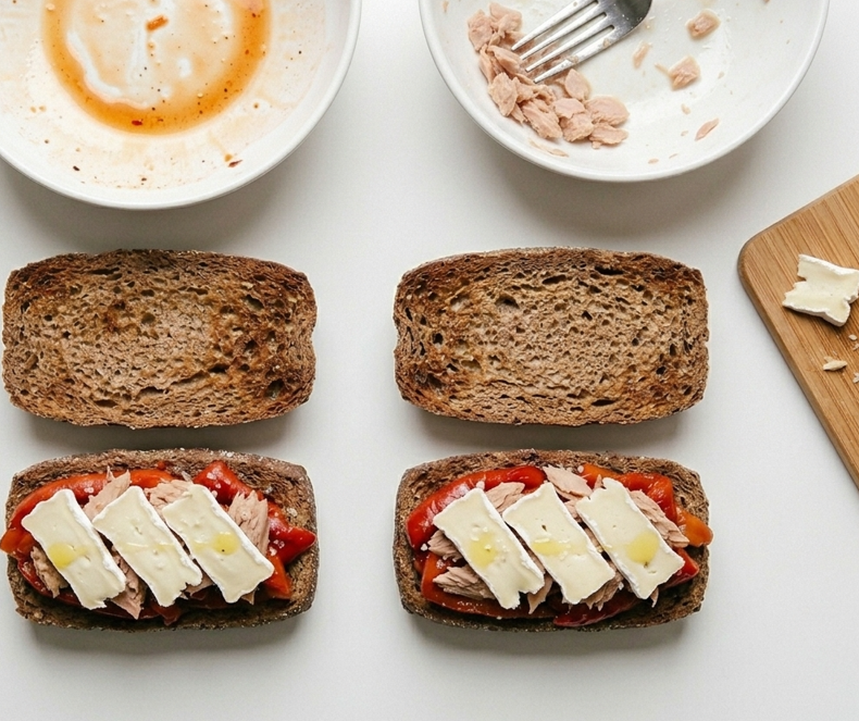 Ensaladillo (Ensalada + Bocadillo) de pimientos y atún