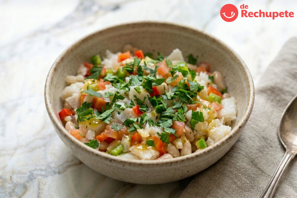 Ensalada de alubias con bacalao. Receta fácil, fresca y llena de sabor