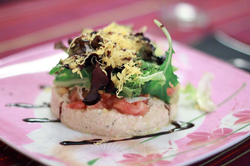 Ensalada navideña de marisco con lechuga