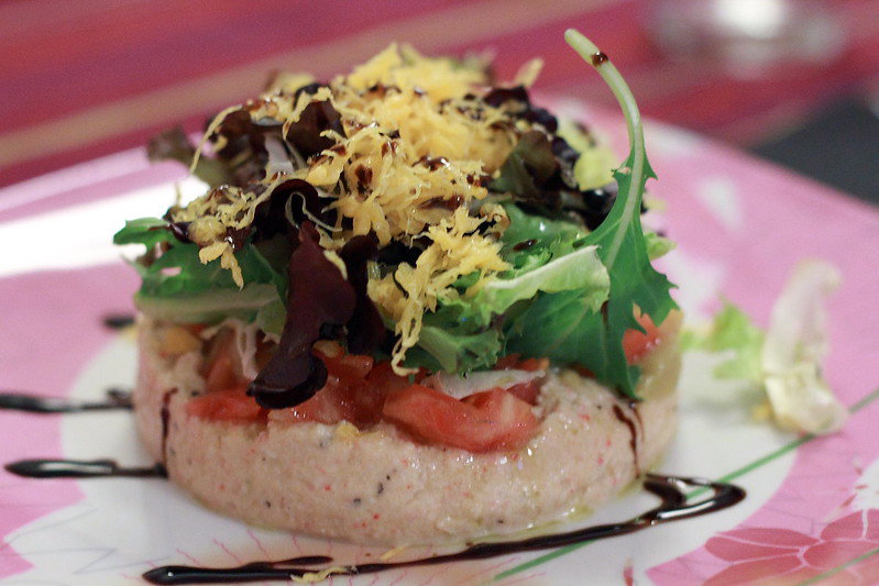 Ensalada navideña de marisco con lechuga