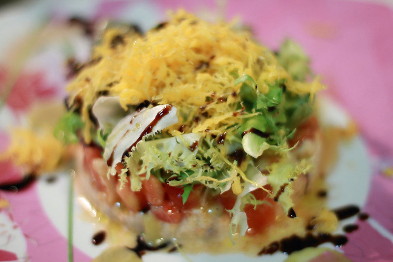 Ensalada navideña de marisco con lechuga