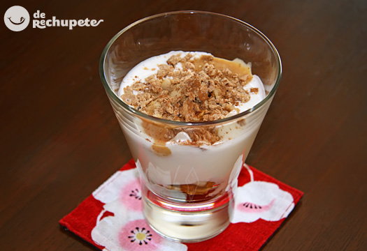 Copa de yogurt con crema de turrón