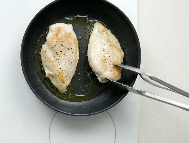 Crepes rellenos de pollo con mousse de foie