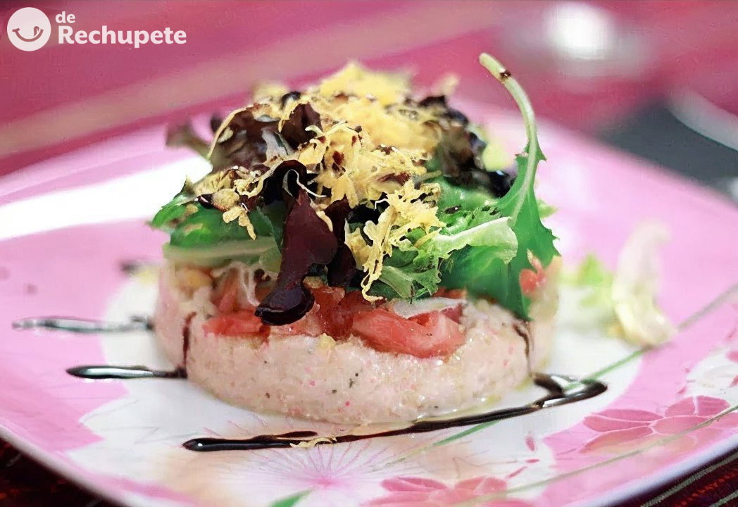 Ensalada navideña de marisco con lechuga