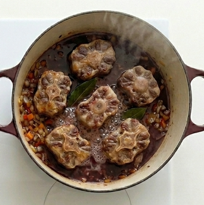Judías de la granja con albóndigas de rabo de toro