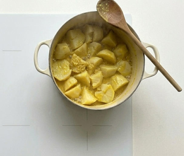 Patatas al ajopollo con huevo poché. Receta paso a paso
