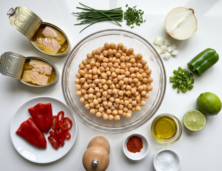 Ensalada de garbanzos y ventresca de Bonito del Norte, fresca y bien aliñada