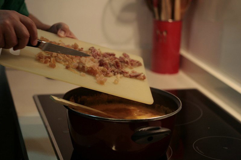 Sopa marinera con ahumados y gambas