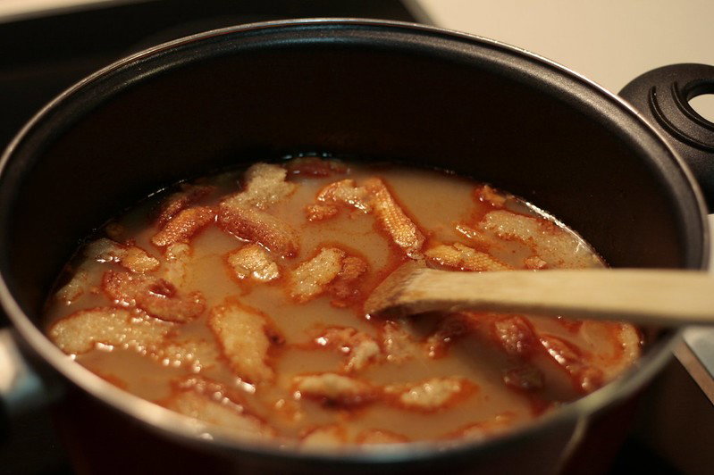 Sopa marinera con ahumados y gambas