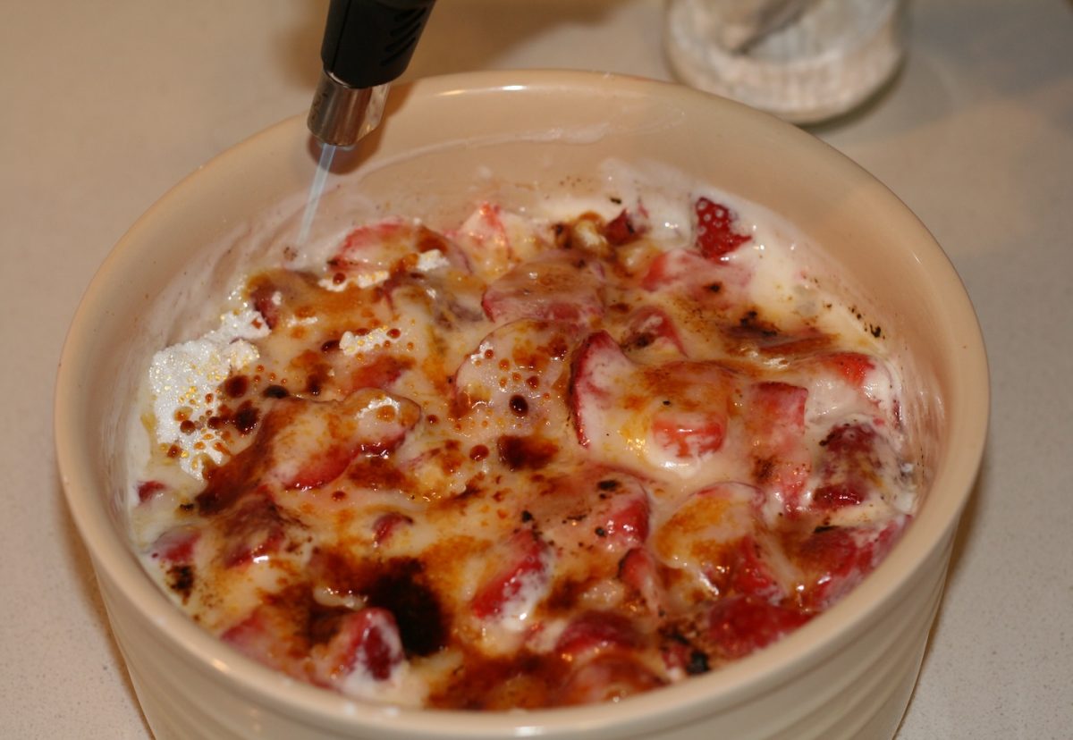 Fresas con yogurt griego al caramelo