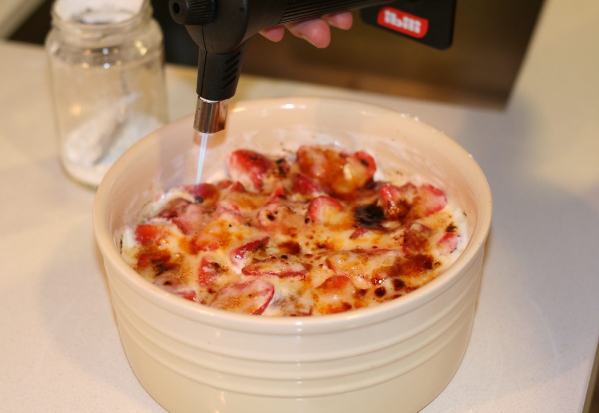 Fresas con yogurt griego al caramelo