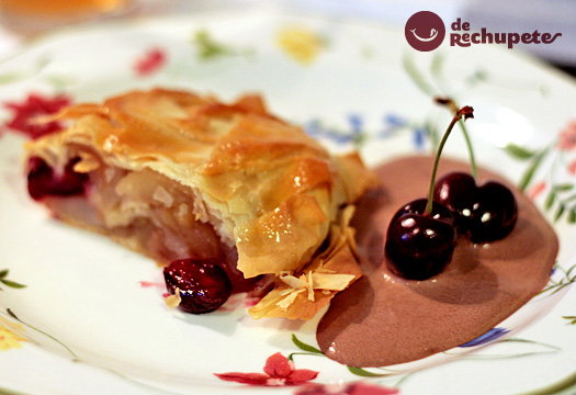 Strudel de cerezas del Jerte y manzanas