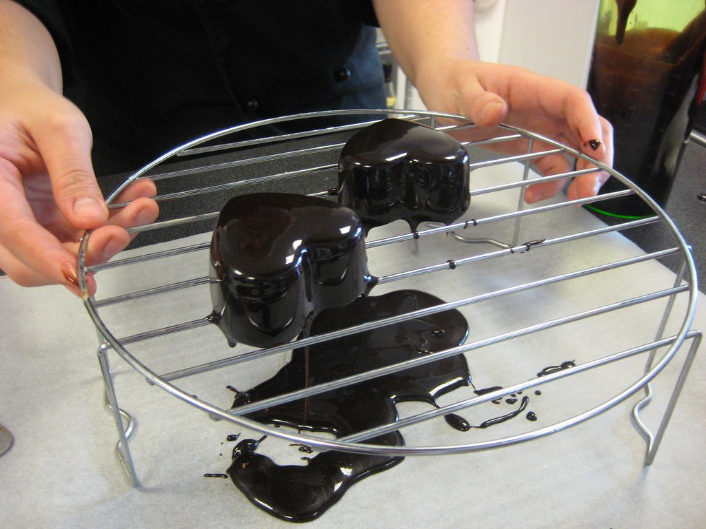 Mousse de chocolate con glaseado brillante