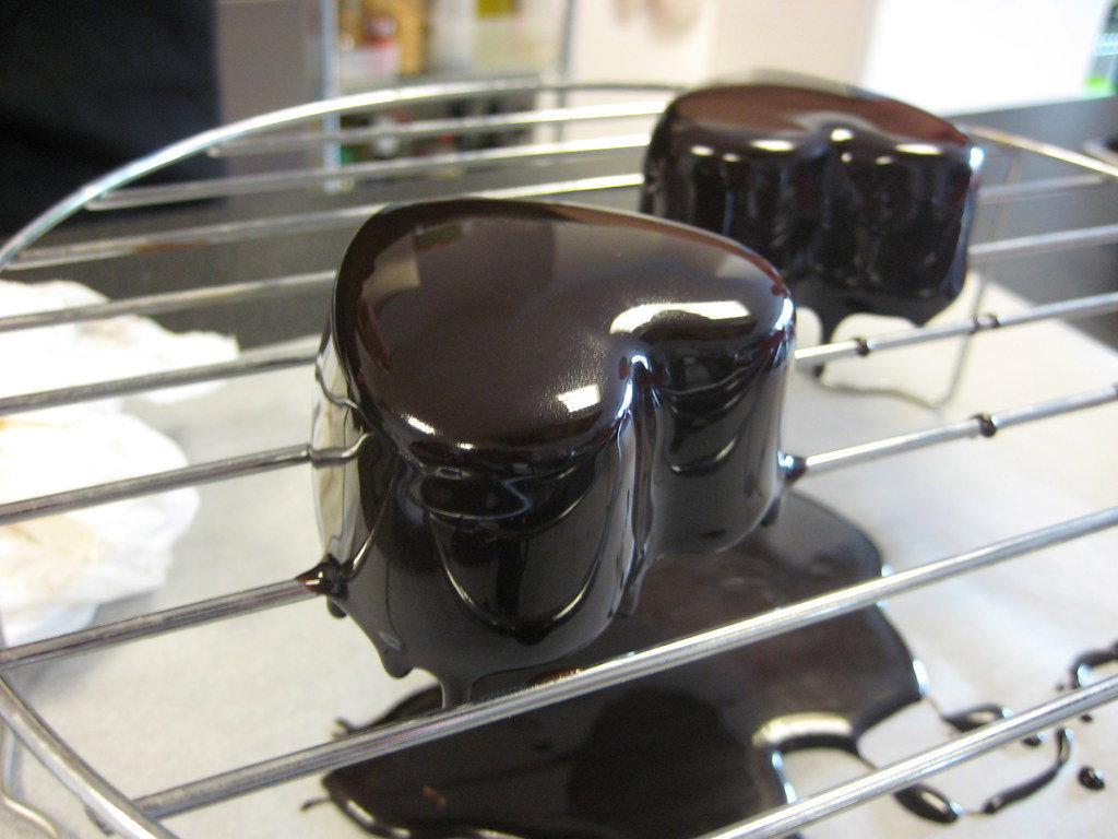 Mousse de chocolate con glaseado brillante