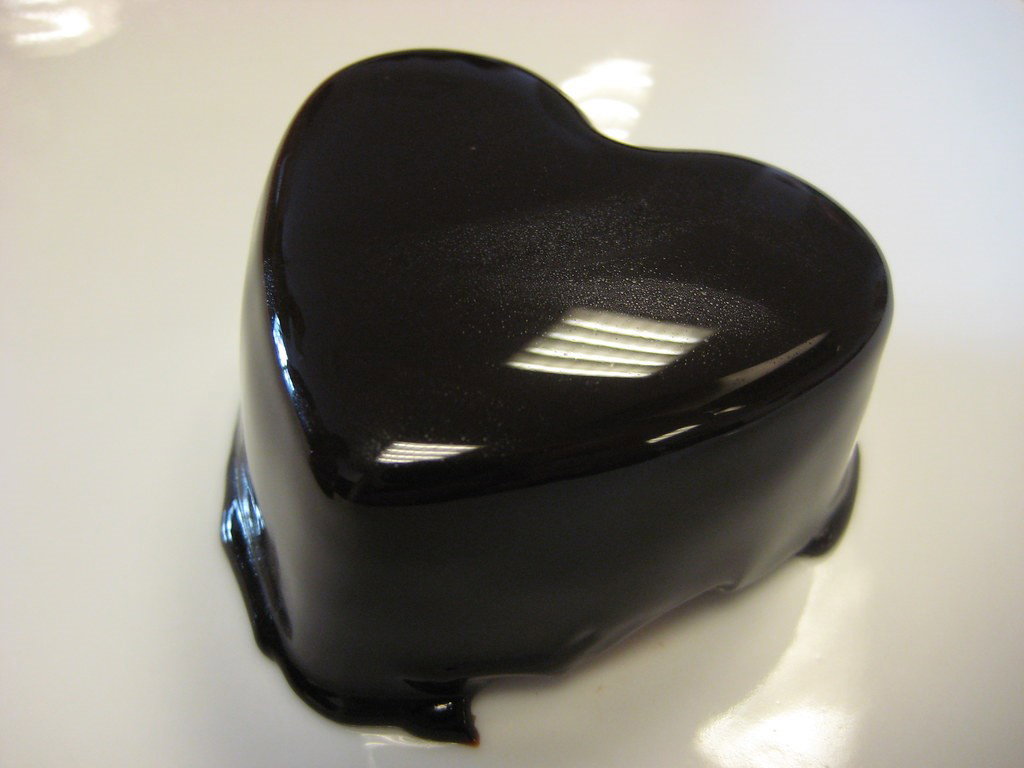 Mousse de chocolate con glaseado brillante