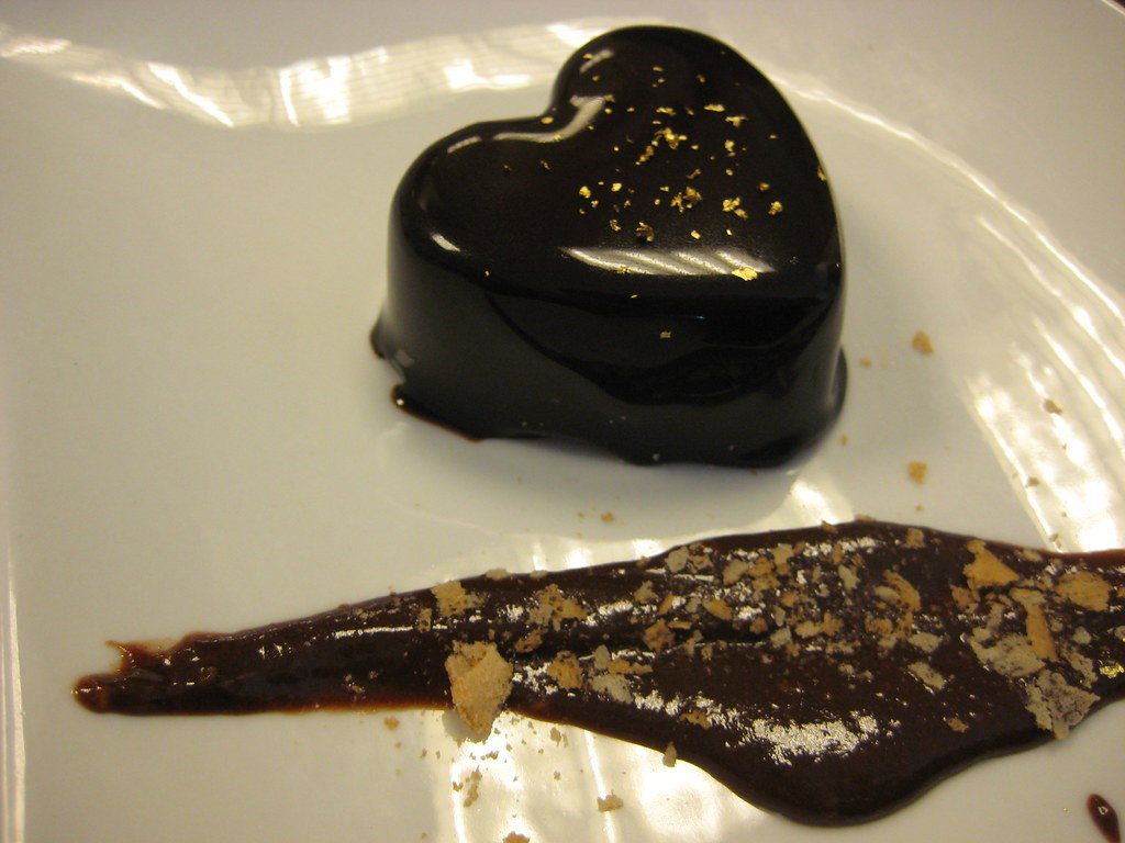 Mousse de chocolate con glaseado brillante