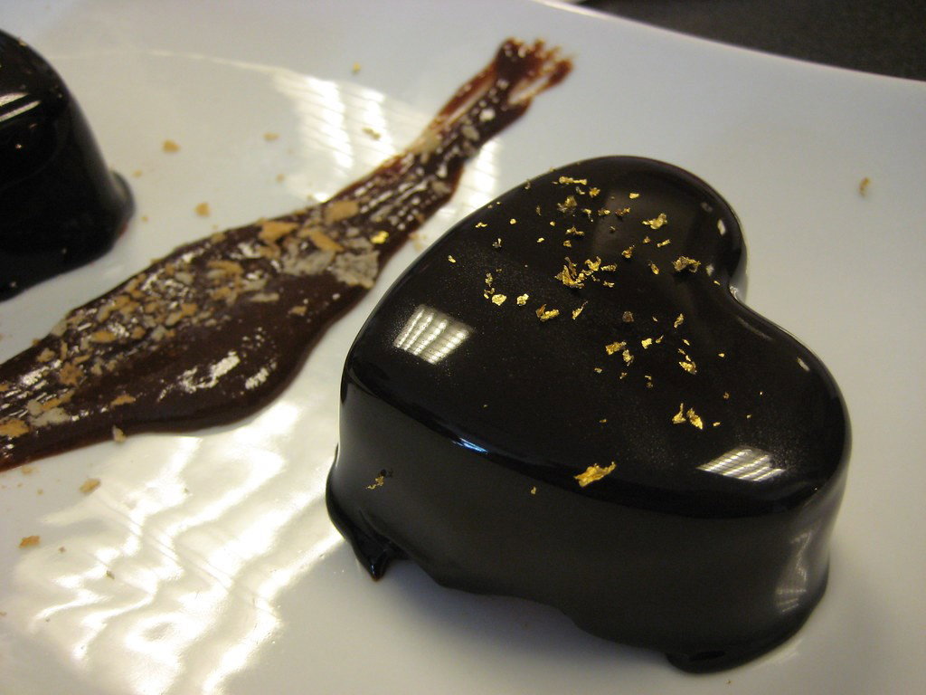 Mousse de chocolate con glaseado brillante