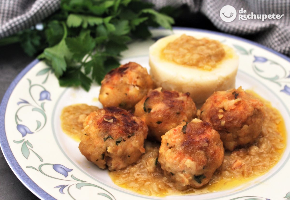 Albóndigas de salmón y langostinos. Receta con pescado perfecta para los más peques