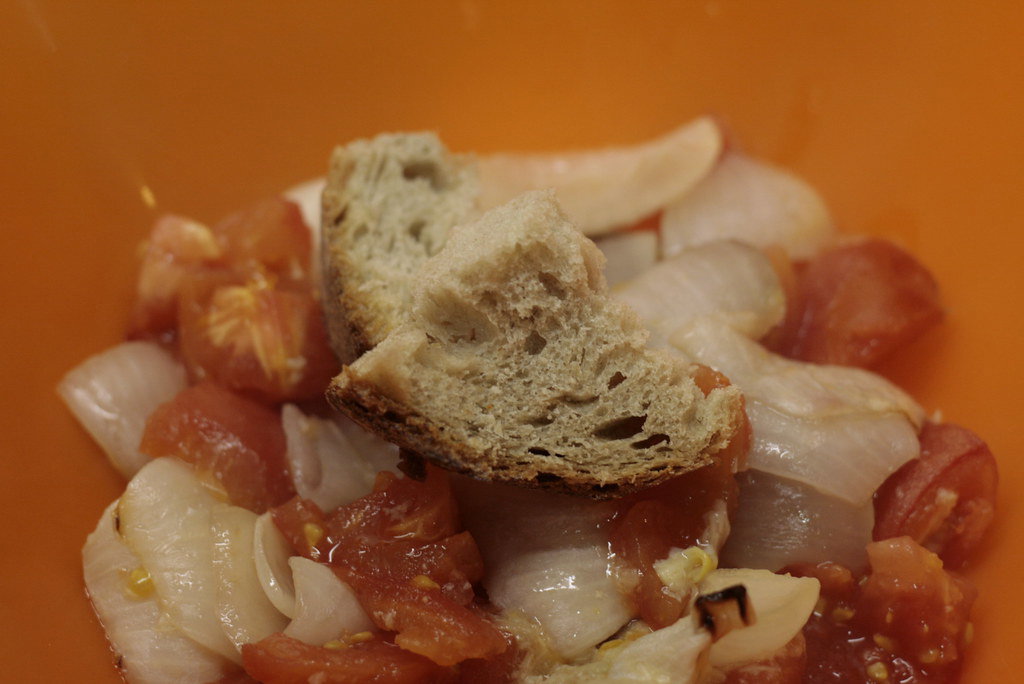 Lomos de bacalao con patatas y salsa romesco