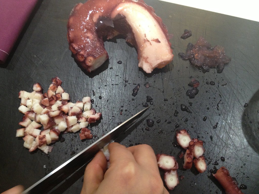 Cebiche Nikkei de corvina y pulpo. Cocina peruana