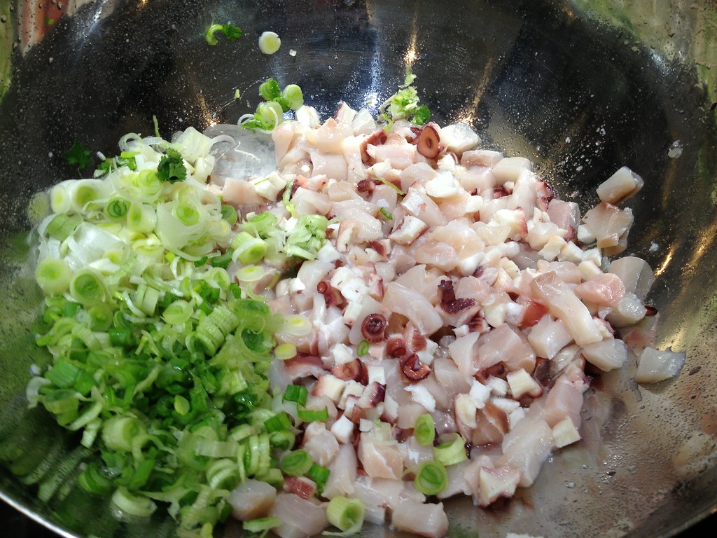 Cebiche Nikkei de corvina y pulpo. Cocina peruana