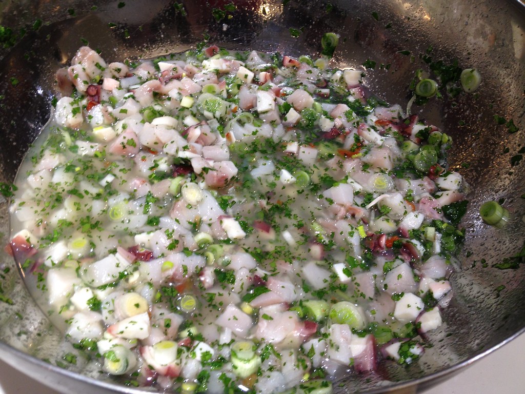 Cebiche Nikkei de corvina y pulpo. Cocina peruana