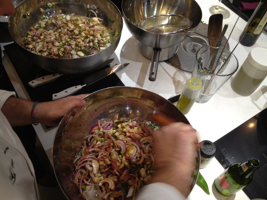 Cebiche Nikkei de corvina y pulpo. Cocina peruana