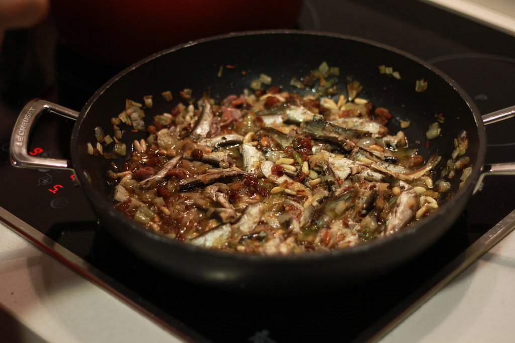 Pasta con sardinas. Receta siciliana