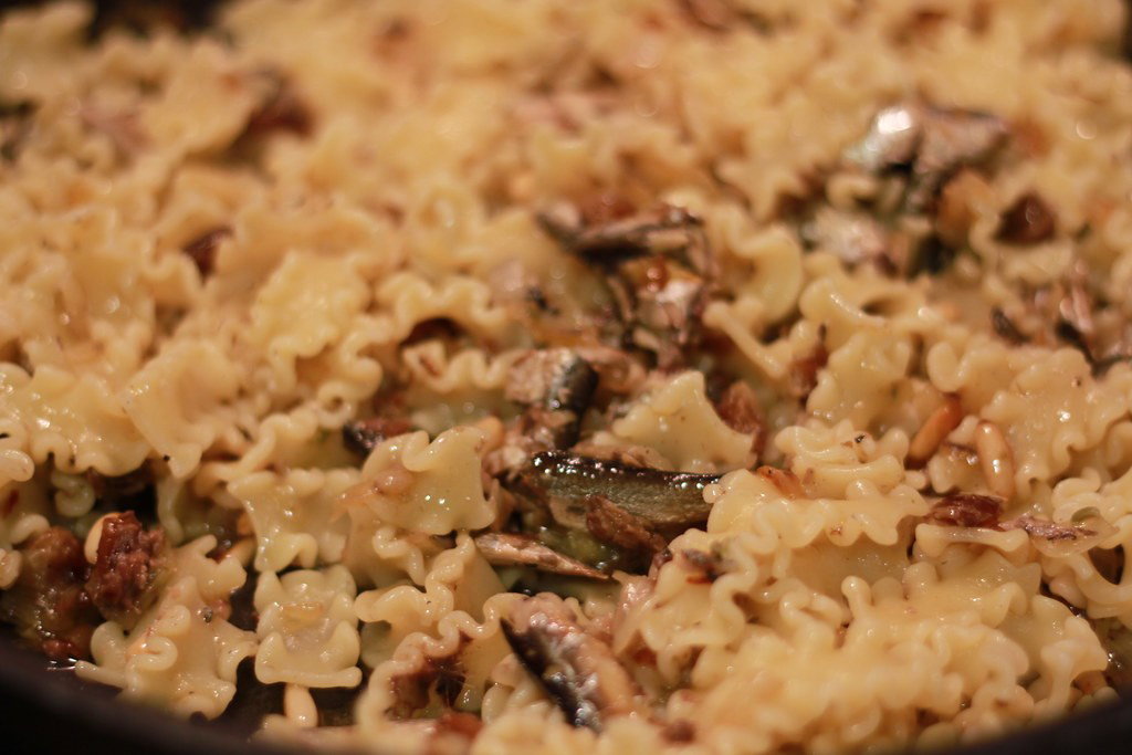 Pasta con sardinas. Receta siciliana