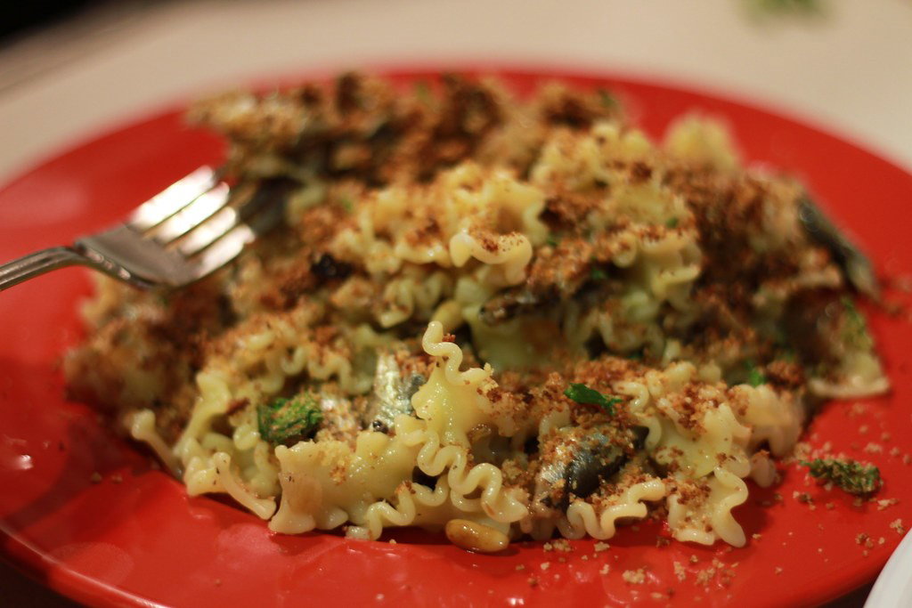 Pasta con sardinas. Receta siciliana