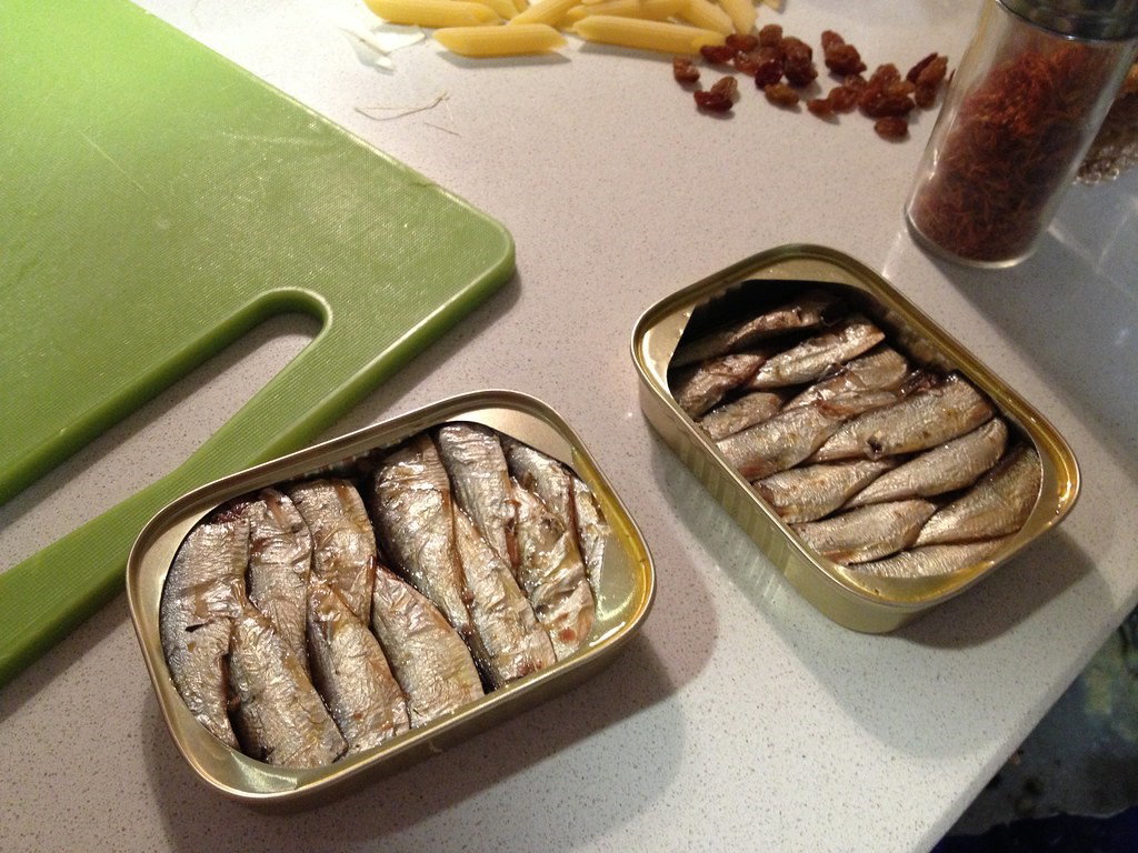 Pasta con sardinas. Receta siciliana