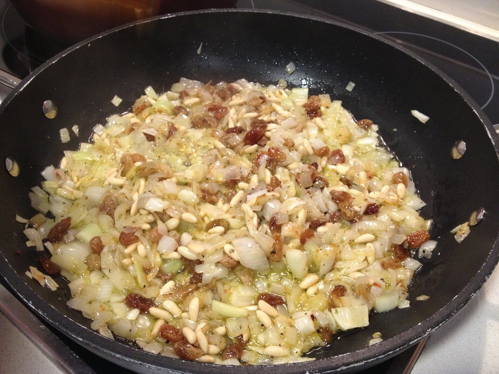 Pasta con sardinas. Receta siciliana