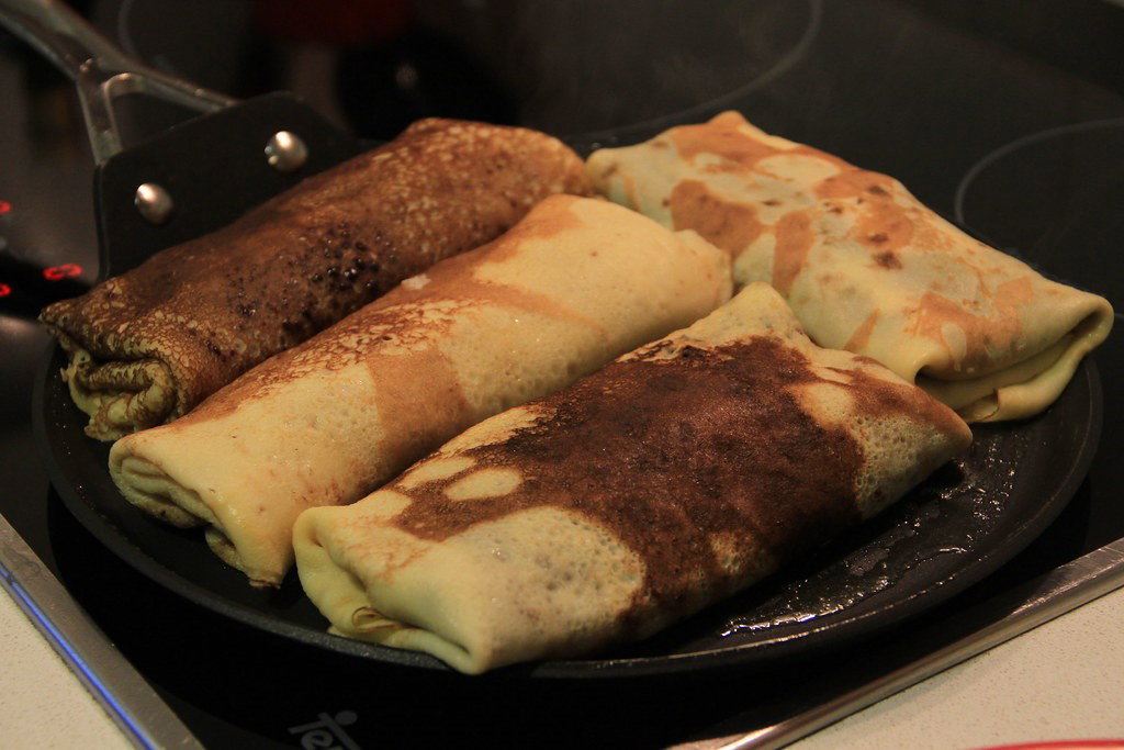 Palatschinken o crêpes rellenos de chocolate y plátano
