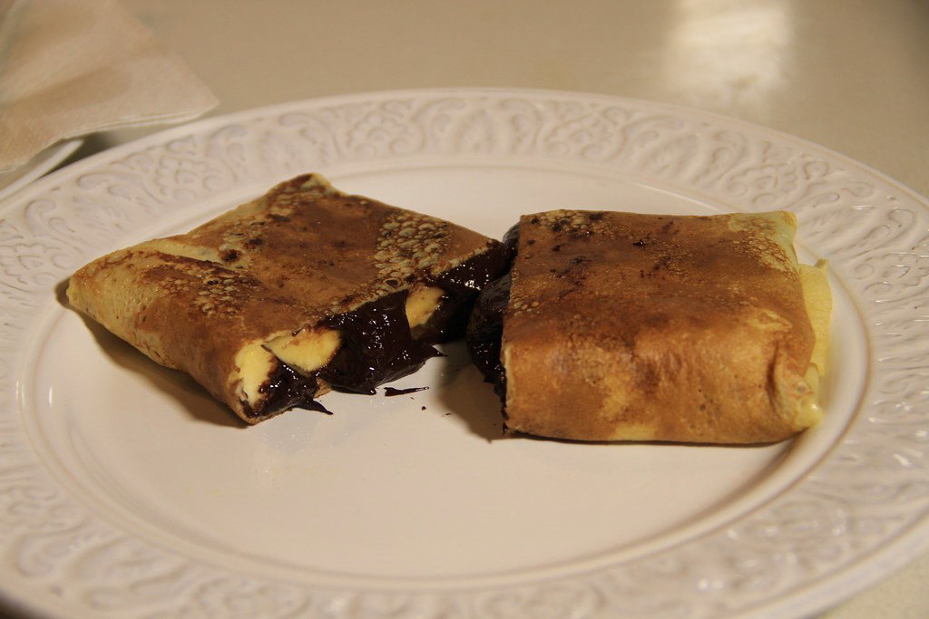 Palatschinken o crêpes rellenos de chocolate y plátano