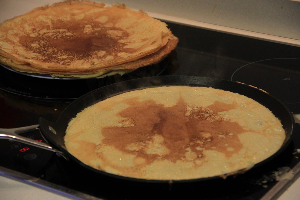 Palatschinken o crêpes rellenos de chocolate y plátano
