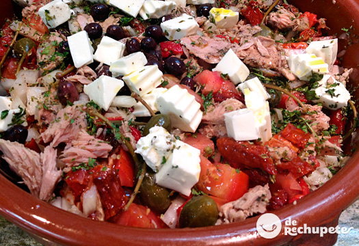 Ensalada de tomate con bonito del Norte