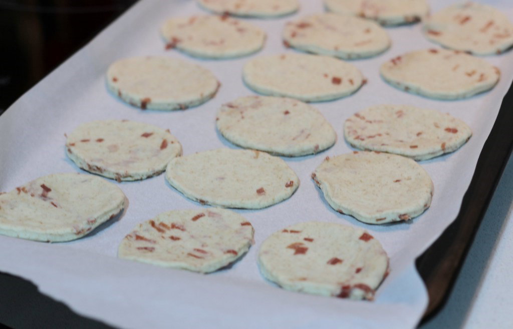 Bocaditos de jamón con setas y tomate
