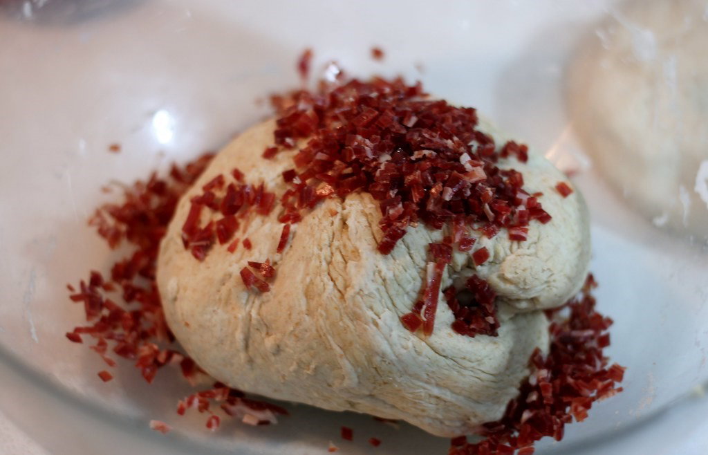 Bocaditos de jamón con setas y tomate